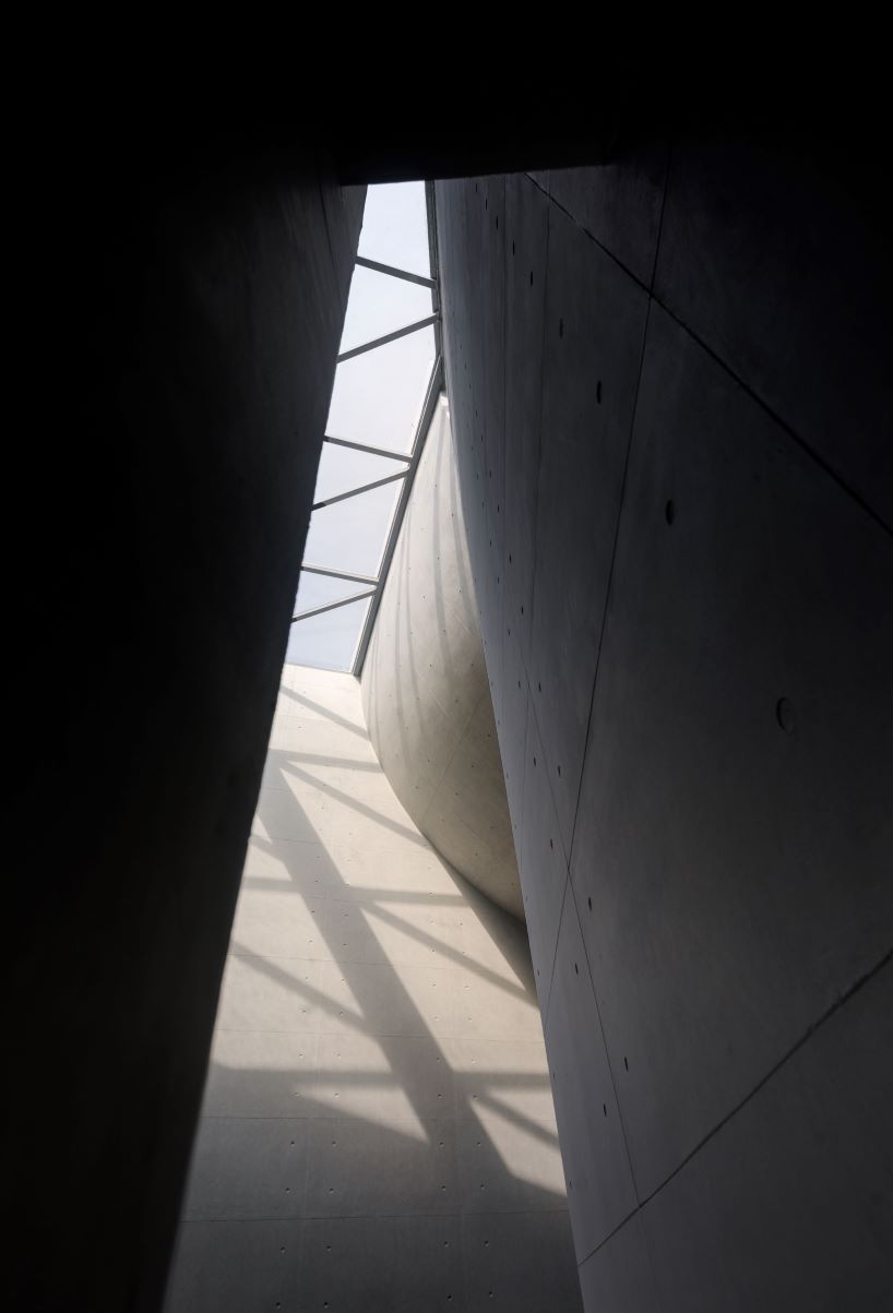 formas abstractas de concreto componen el centro de exposiciones nanjing lishui OCT en china