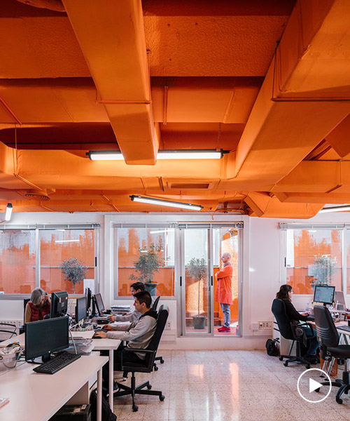 MARIANO aplica colores vivos para restaurar un edificio de oficinas existente en madrid