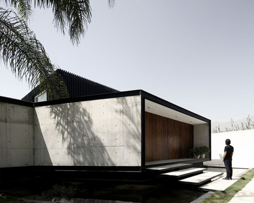 S-AR + carlos valdez construyen residencia monolítica usando concreto aparente y acero en méxico