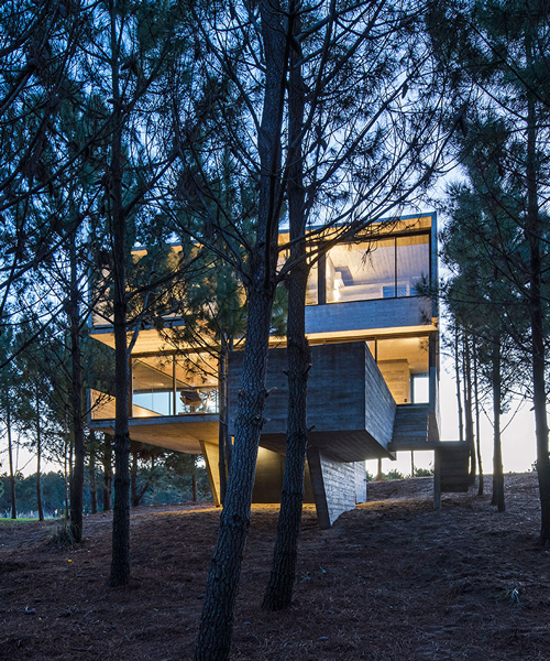 luciano kruk apila volúmenes de concreto para construir una 'casa en los árboles' en buenos aires