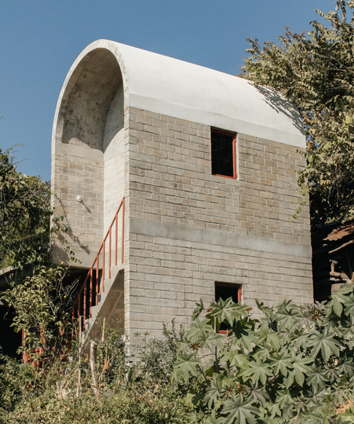 Naso reconstruye 'Casa Martha' en México con bloques de tierra comprimida y un techo abovedado