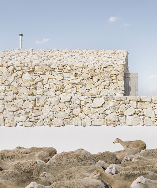 GRX arquitectos celebra la vida rural con la vivienda de piedra “casa calixto” en granada