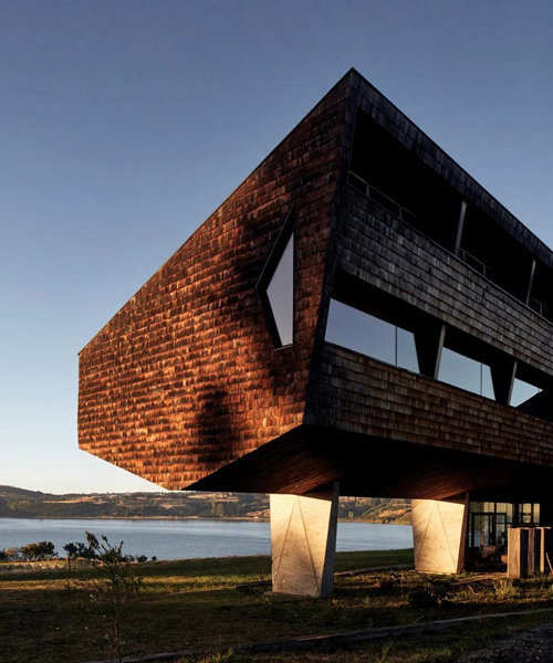 mobil arquitectos sitúa transversalmente el hotel tierra chiloé para maximizar las vistas de una isla chilena