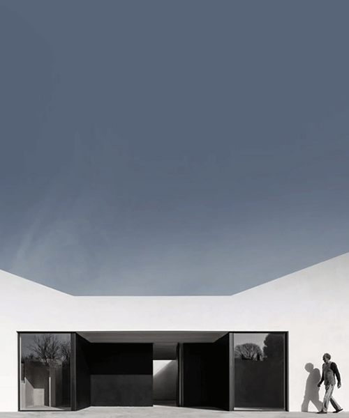 OAB diseña residencia de artistas en españa como un simple pabellón blanco con patios vacíos