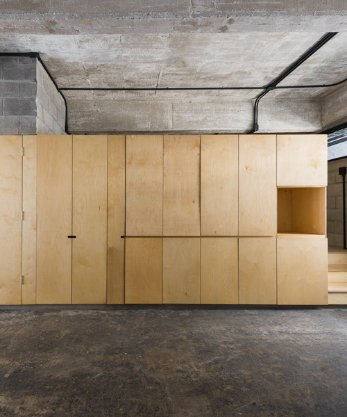 BAAQ' inserta un sistema modular de madera en un edificio de departamentos de los años 60s en la Ciudad de México