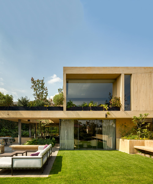 el estudio MMX configura la casa CBC en la ciudad de méxico como un jardín continuo