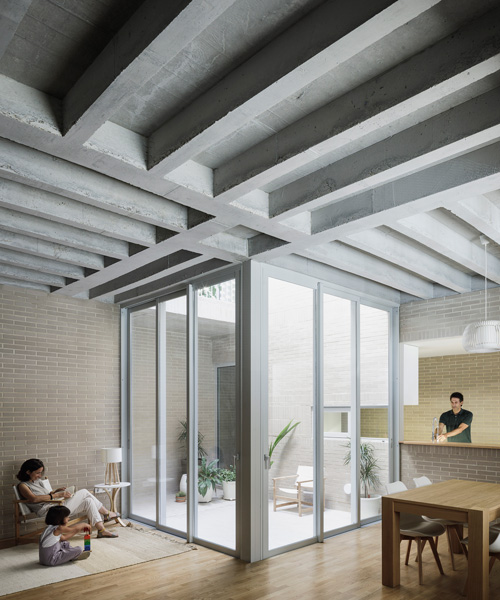 techo de vigas de concreto definen 'casa 10x10' de sol89 en sevilla