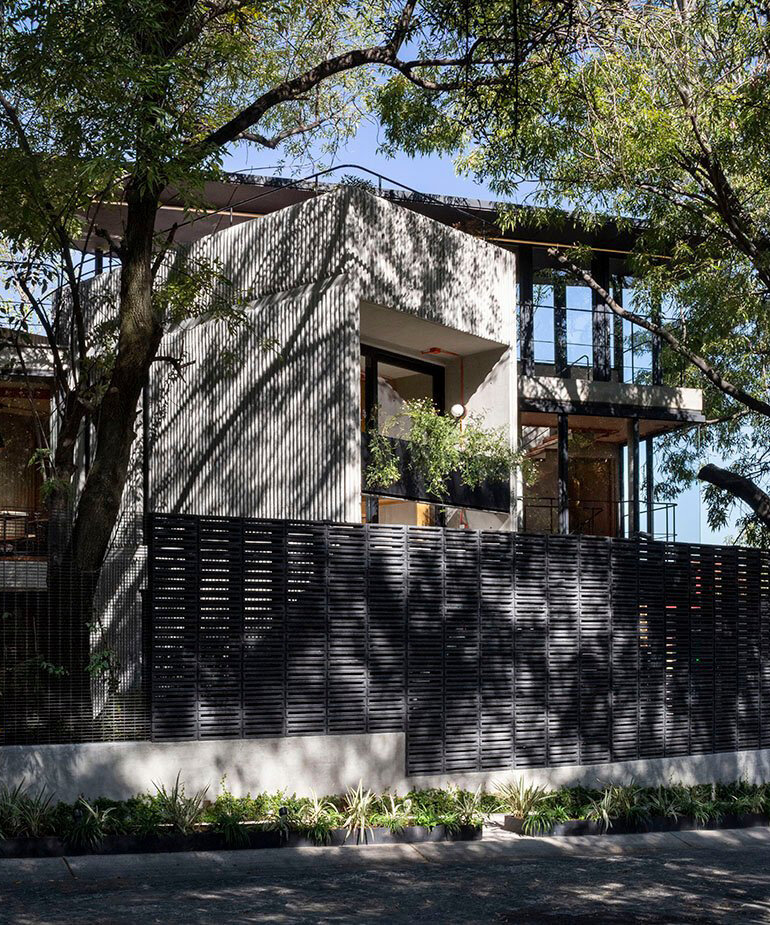 torres de concreto corrugado + patios verdes forman las viviendas para estudiantes de a-001 en méxico