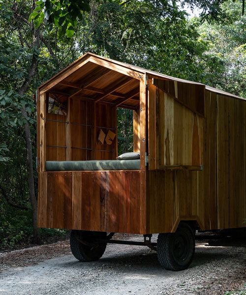 con una casa rodante de madera, Juan Alberto Andrade celebra la arquitectura diminuta para cualquier lugar