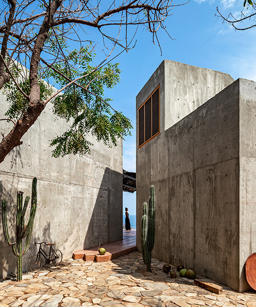 dos volúmenes de concreto buscan el amanecer y el atardecer mexicano en la 'casa del sapo'
