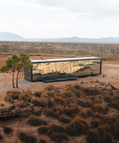 DistrictHive es un hotel cápsula autosuficiente ubicado en el desierto Gorafe en España