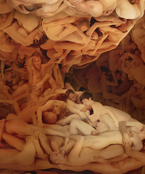 la última pieza de angelo musco presenta miles de cuerpos desnudos formando un complejo paisaje