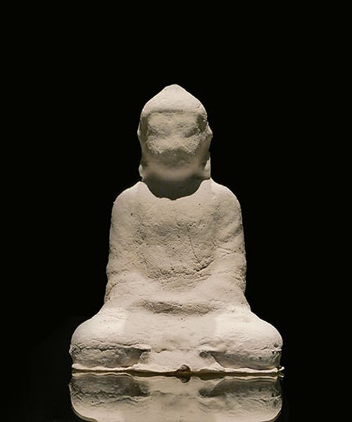 el estudio de diseño furf cultiva micelio en moldes impresos en 3D para esculpir deidades divinas sostenibles