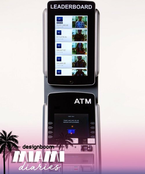 el cajero automático de MSCHF clasifica y muestra públicamente el saldo bancario de una persona en Miami