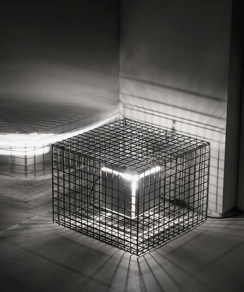 'caged light', la escultura de yeongseok do que encarna la escala de la identidad humana en la vastedad del universo
