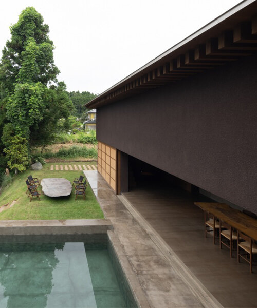 suppose design office anida una meditativa villa de alquiler junto al río isumi en japón