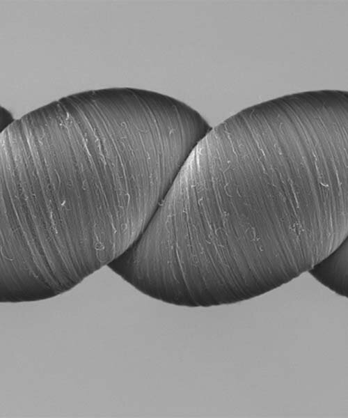 hilo de nanotubos genera electricidad al estirarse o retorcerse