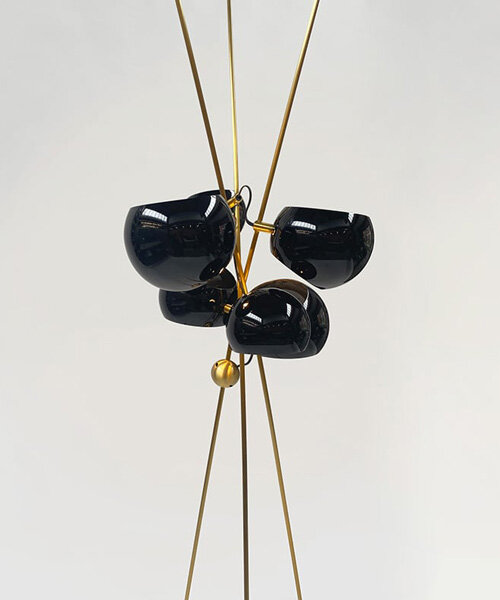 david weeks presenta una edición limitada de lámparas minimalista, escultural e industrial