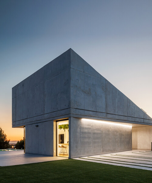 la mirateca completa una vivienda monolítica y polifacética de concreto en alicante, españa