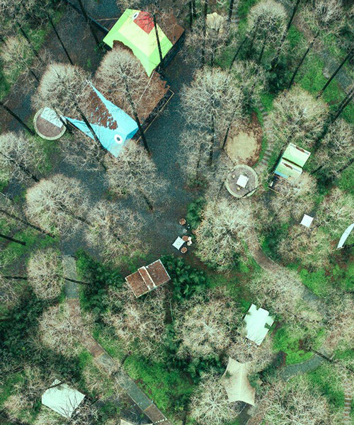 albergues lúdicos reviven bosque abandonado en wuhan para campamento de wiki world