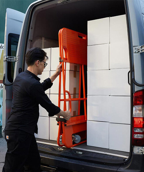 carrito plegable de leadoff studio transporta arte con facilidad y cabe cómodamente dentro de una camioneta