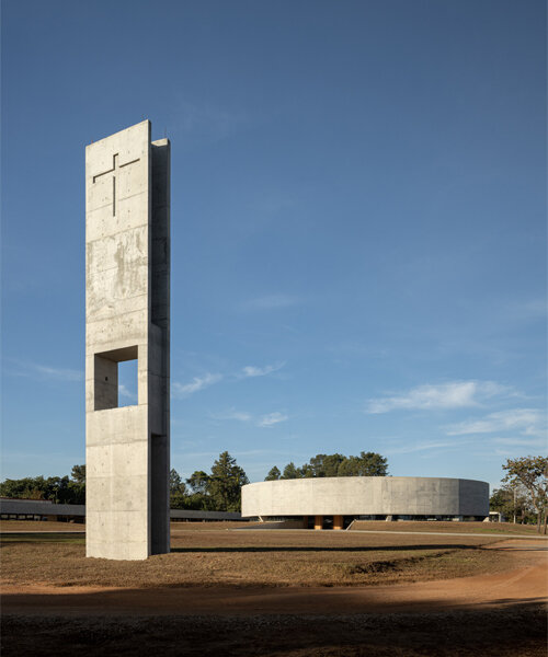 una asombrosa iglesia modernista de concreto diseñada por ARQBR es una oda al infinito horizonte brasileño
