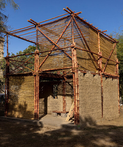 estudiantes proponen viviendas de bambú contra inundaciones en karachi usando arquitectura vernácula