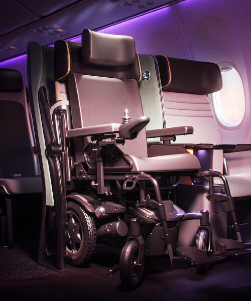 delta estrena un asiento plegable que permite a las personas con movilidad reducida sentarse en sus sillas de ruedas