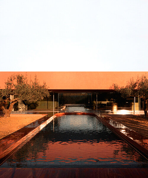 balzar arquitectos sitúa el volumen rojo de acero de una residencia valenciana en un olivar