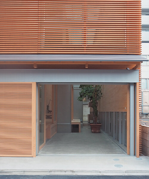 ryue nishizawa utiliza pisos de tierra y techos altos en casa shochikucho en kioto
