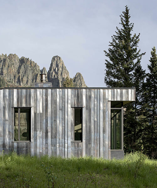 CCY architects esconde una cabaña cubierta de cobre en las montañas de Colorado