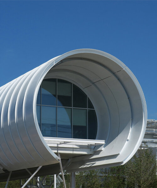 paul clemence capta el nuevo edificio futurista y tubular del CERN creado por renzo piano