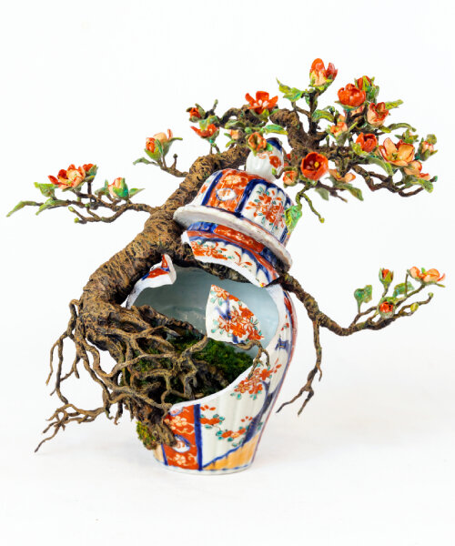 cerámica rota + bonsáis artesanales: bergsma explora nuestro vínculo con la naturaleza