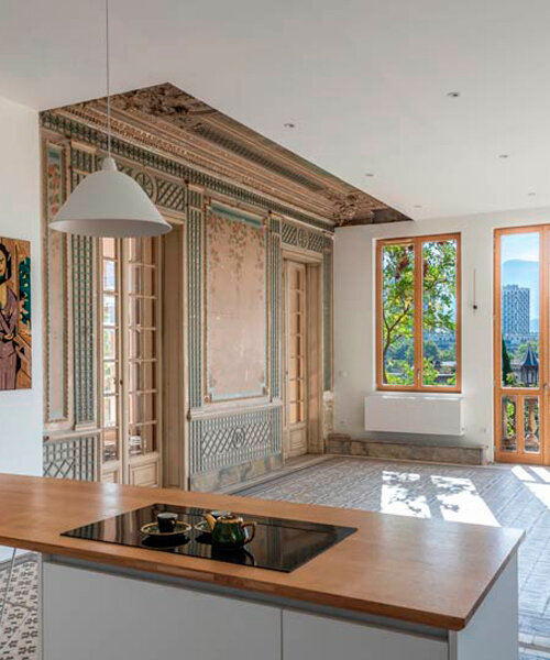 la restauración de esta antigua casa francesa rescata intrincados frescos y pisos de madera
