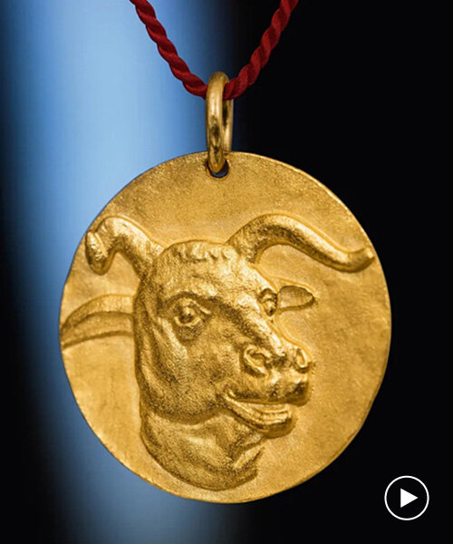 ai weiwei transforma sus esculturas de cabezas del zodiaco en amuletos de oro para el año lunar