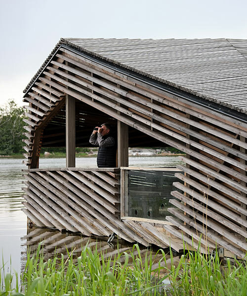 studio puisto diseña la cabaña flotante 'piilokoju' para los observadores de aves en finlandia