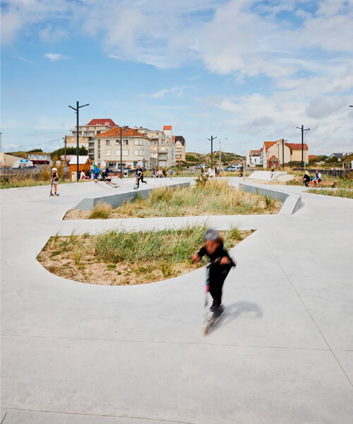 el skatepark de espace libre se integra al paisaje urbano de stella plage en francia