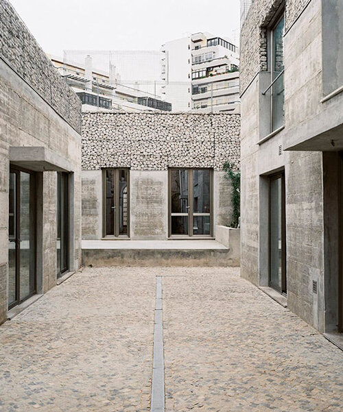 corpo atelier revela tres fachadas de concreto aparente y piedra en portugal