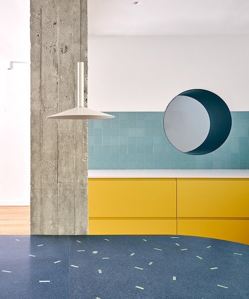 'urban cabinets' replantea el espacio de una vivienda con mobiliario arquitectónico XXL