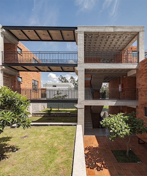 pedro romero diseña un edificio multifamiliar con vistas de los valles de cumbayá, ecuador