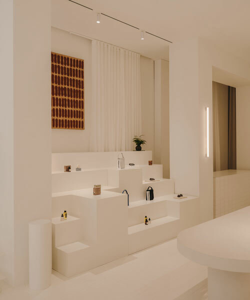 isern serra diseña interiores modulares para la marca de moda 'thinking mu' en barcelona
