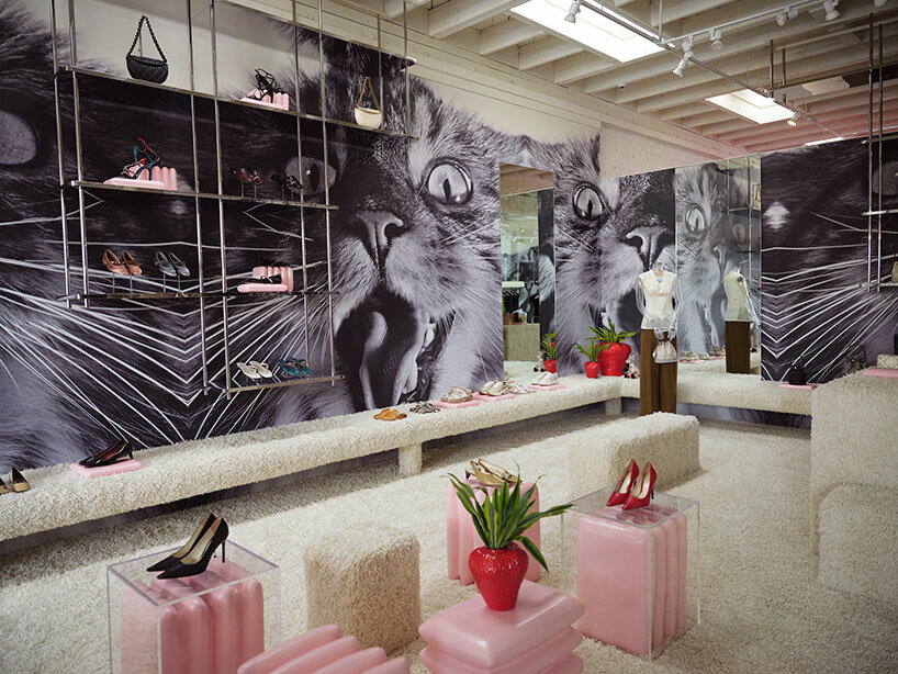 tory burch y humberto leon inauguran una nueva tienda en LA con un interior inspirado en gatos